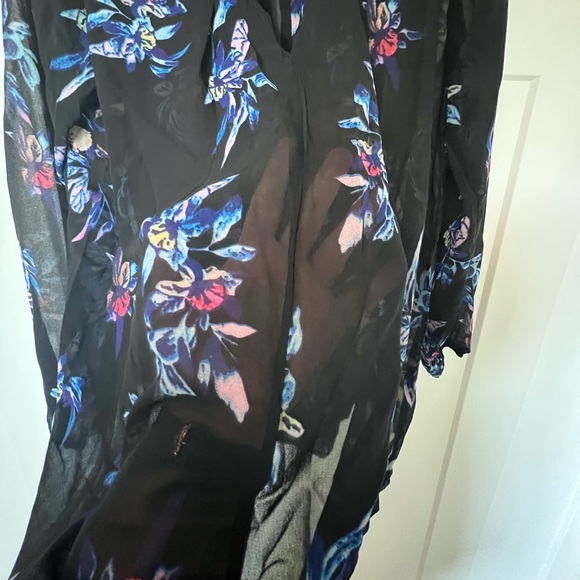 Black Sheer V Neck Long Sleeve Blouse - Picture 4 of 7